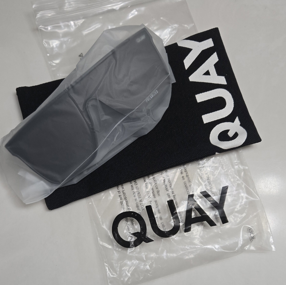 QUAYNightfallBlack Frame / Smoke Polarized Lens